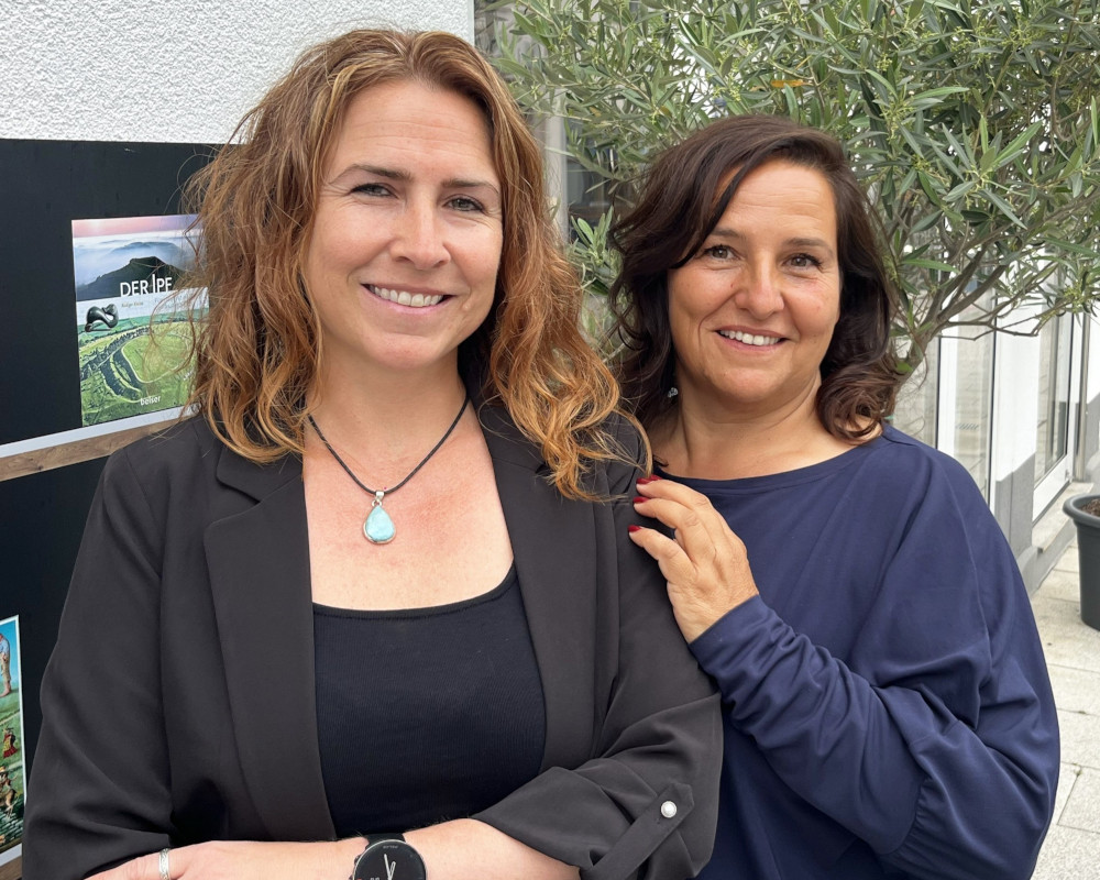 Ausstellung Kunst bei uns Echo der Wüste Christiane und Sabrina